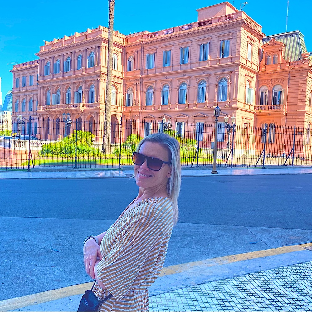 Meet your Posher, Gloria